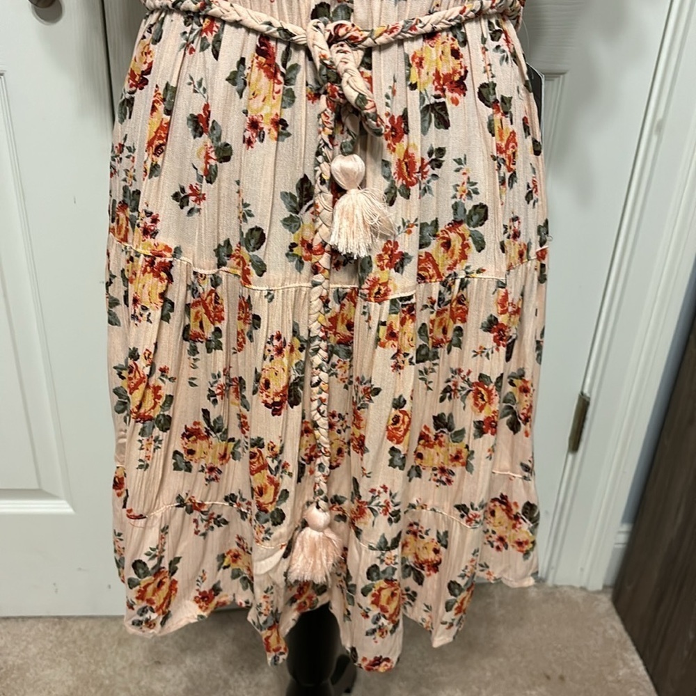 Nostalgia Floral Dress - Picture 3 of 11